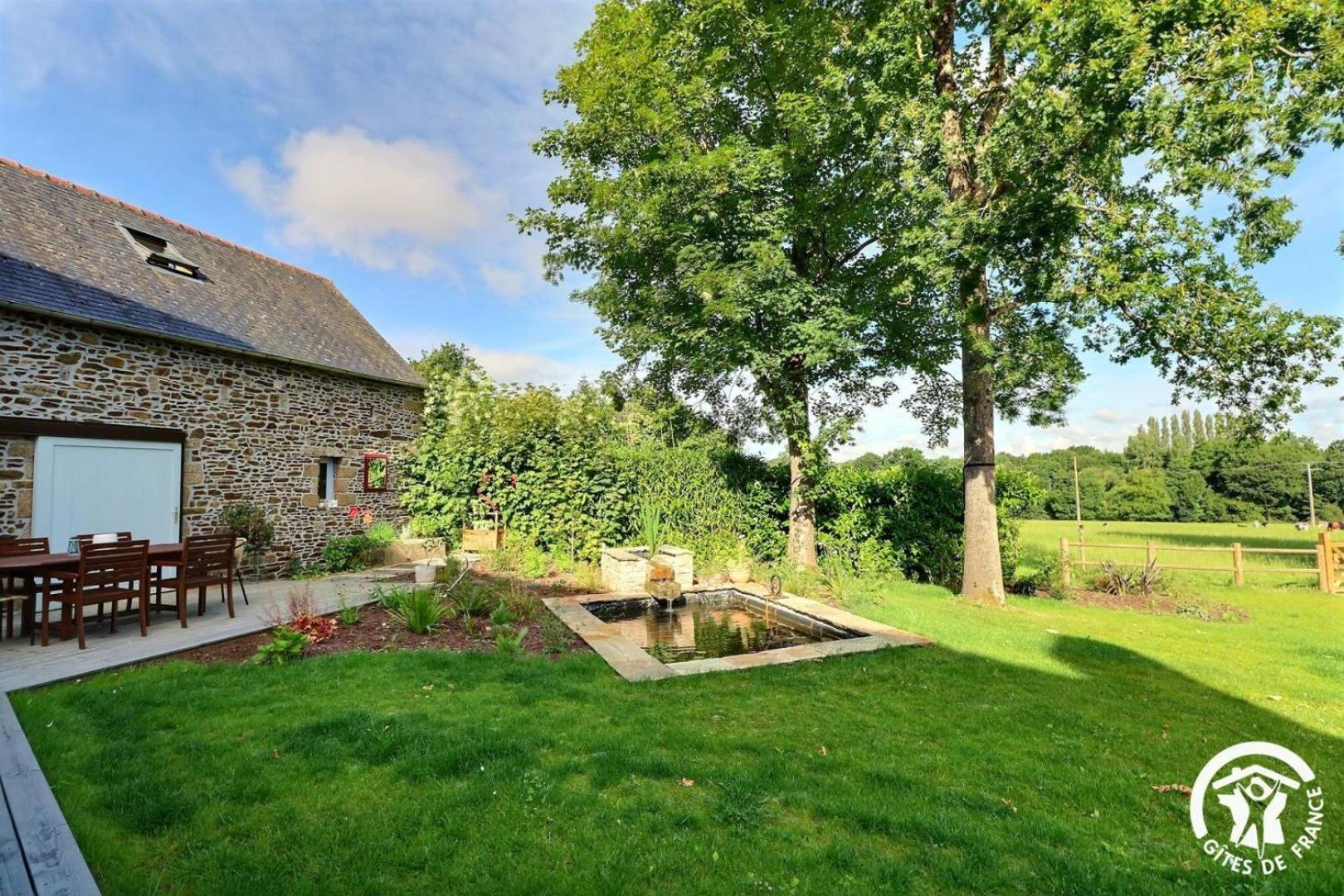 Bed and Breakfast Le Jardin De Quercus Bazouges-la-Pérouse Esterno foto