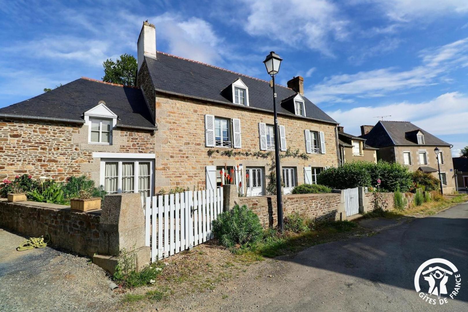 Bed and Breakfast Le Jardin De Quercus Bazouges-la-Pérouse Esterno foto
