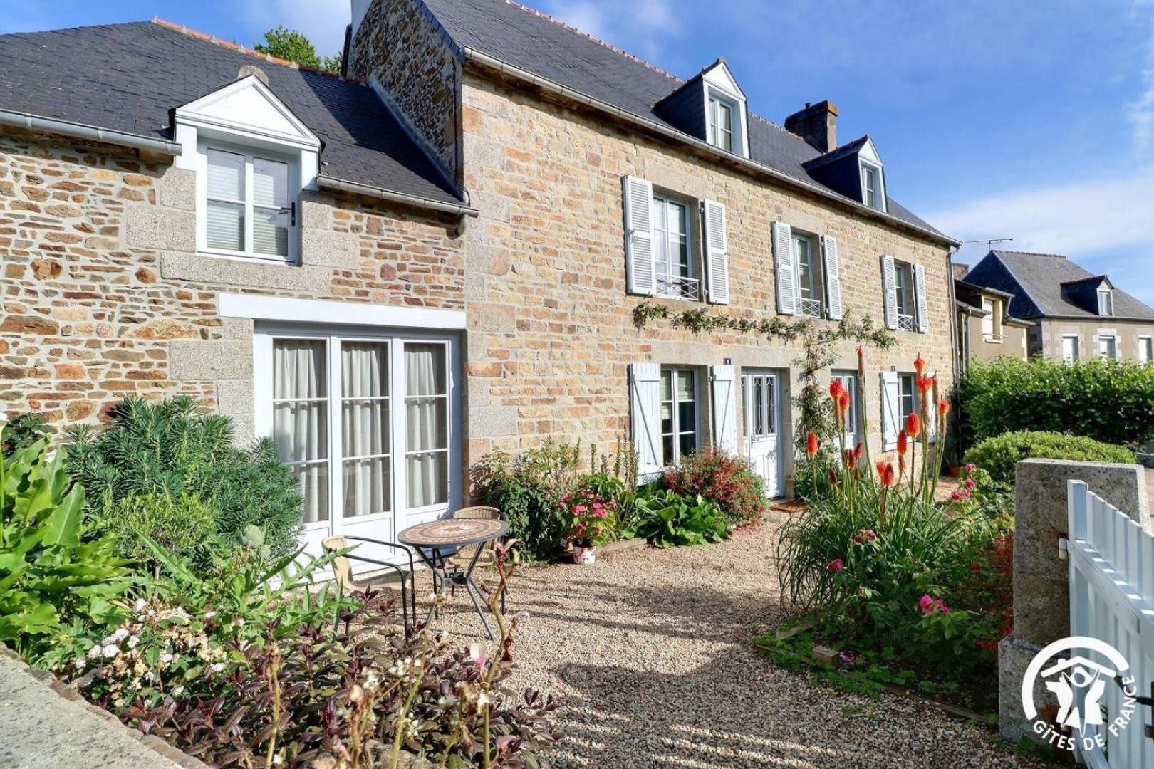 Bed and Breakfast Le Jardin De Quercus Bazouges-la-Pérouse Esterno foto
