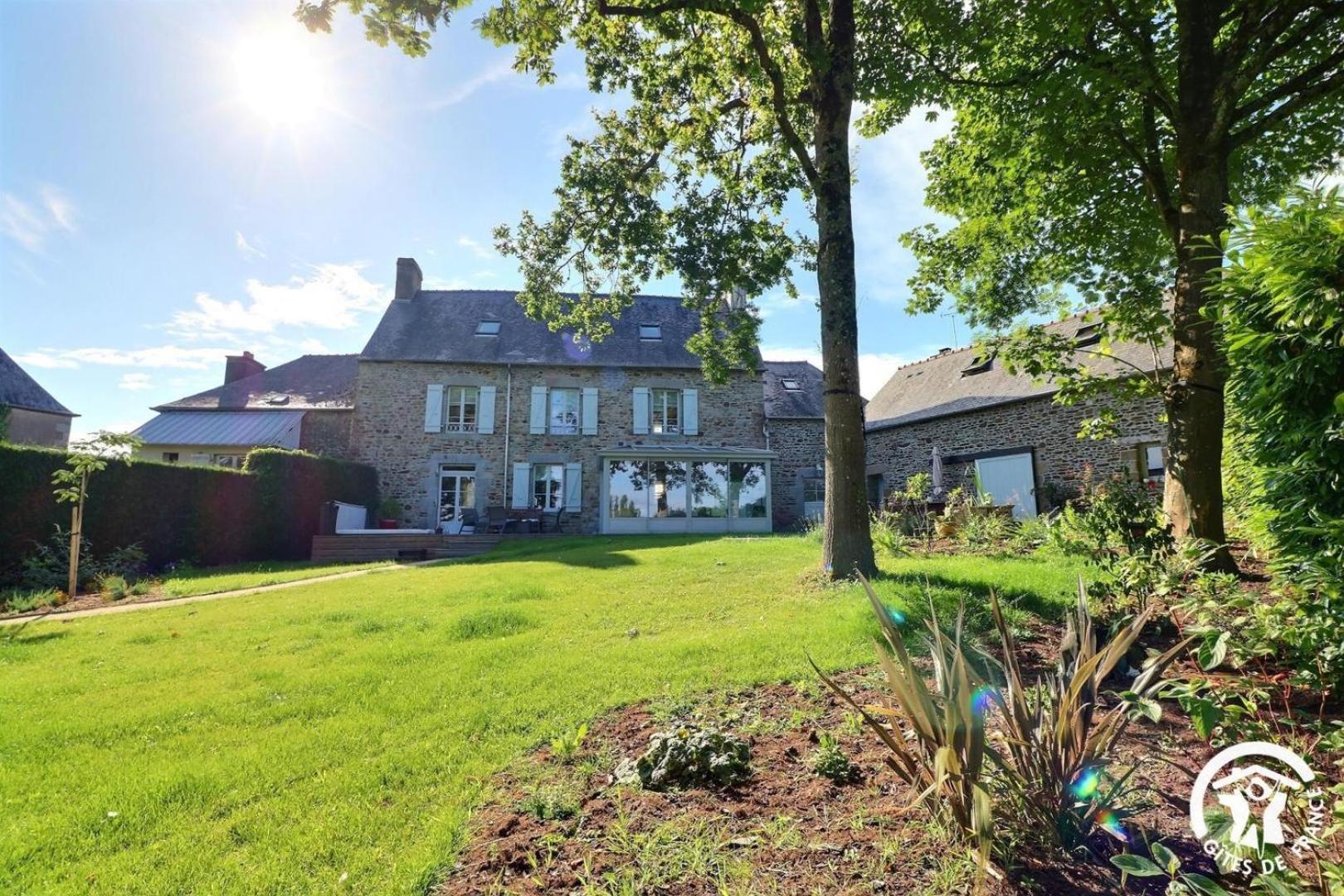 Bed and Breakfast Le Jardin De Quercus Bazouges-la-Pérouse Esterno foto